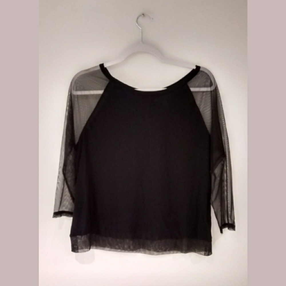 AE Mesh Contrast Sleeve Blouse